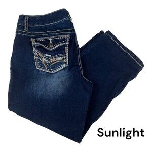 Maurices Womens Distressed Blue Denim Capri Jeans Size 7/8  Embroidered Pockets